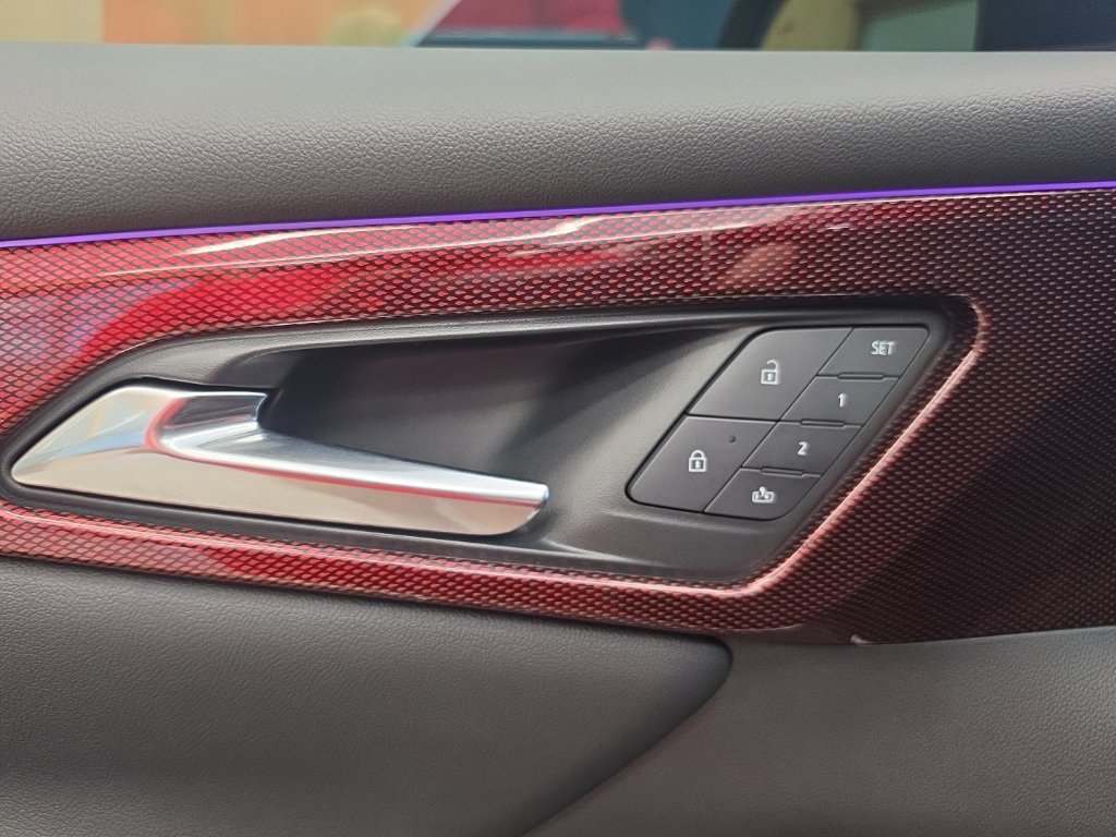 Used 2025 Chevrolet Traverse RS w/ LPO, Floor Liner Package FWD image 38