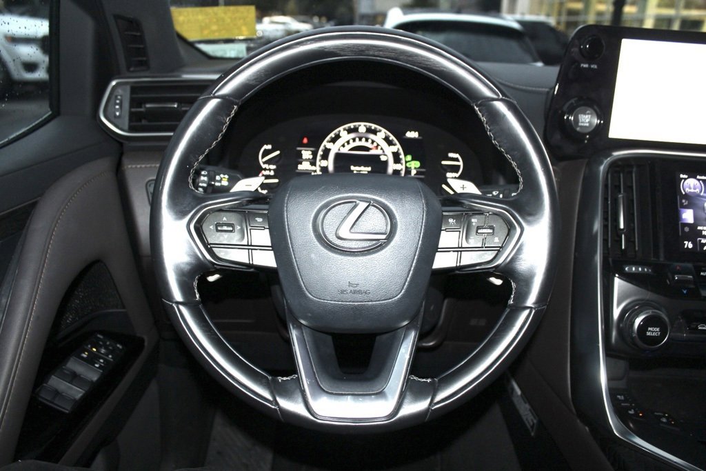 Used 2022 Lexus LX 600 4WD w/ Luxury Package image 16