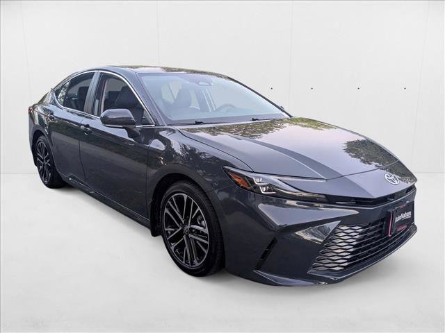 Used 2025 Toyota Camry XLE image 3