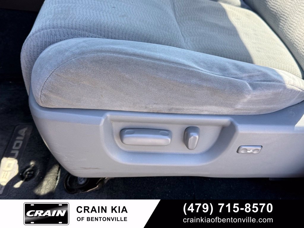 Used 2018 Toyota Sequoia SR5 AWD/4WD image 11