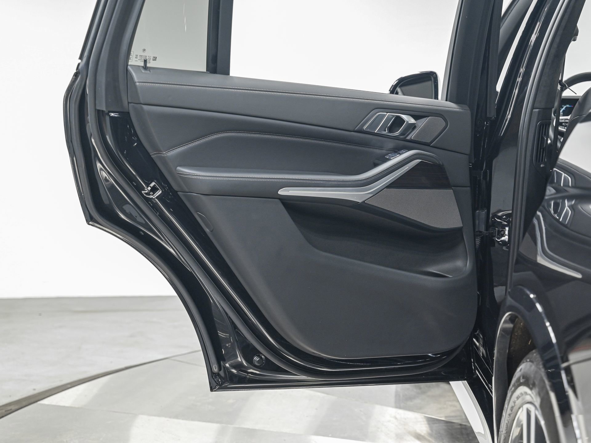 Used 2023 BMW X7 xDrive40i w/ Executive Package image 27