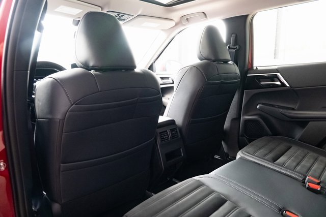 New 2025 Mitsubishi Outlander SE image 23