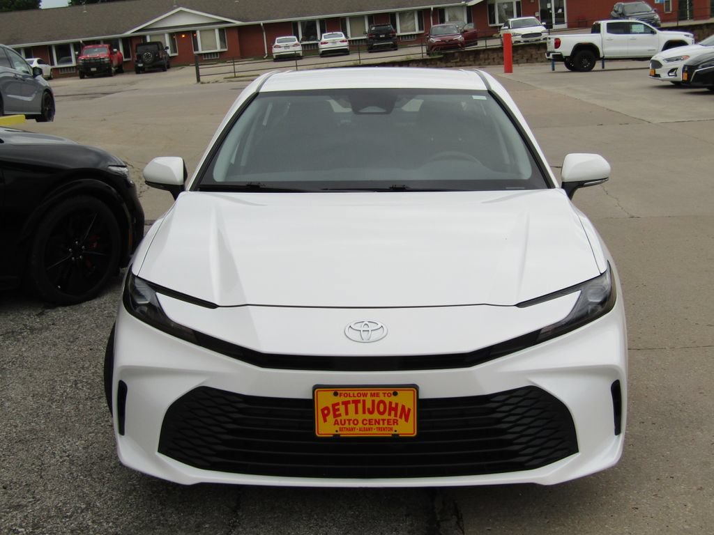 Used 2025 Toyota Camry LE FWD image 13