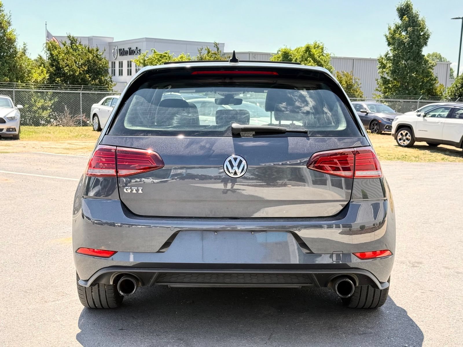 Used 2018 Volkswagen GTI SE FWD image 11
