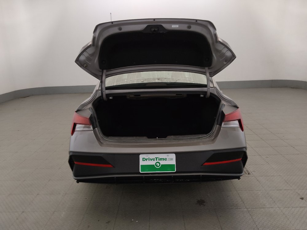 Used 2025 Hyundai Elantra SE w/ Cargo Package FWD image 29