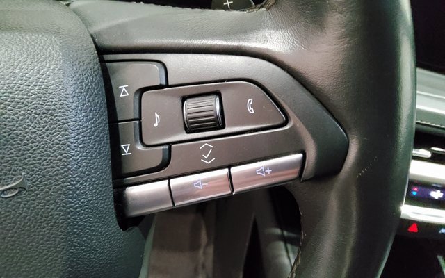 Used 2024 Cadillac XT4 Premium Luxury image 31