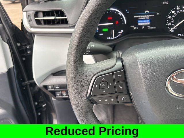 Used 2025 Toyota Sienna LE FWD image 17