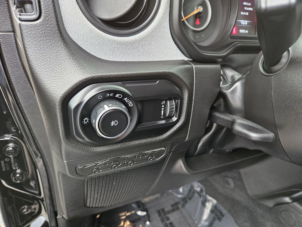 Used 2025 Jeep Wrangler Sport AWD/4WD image 18