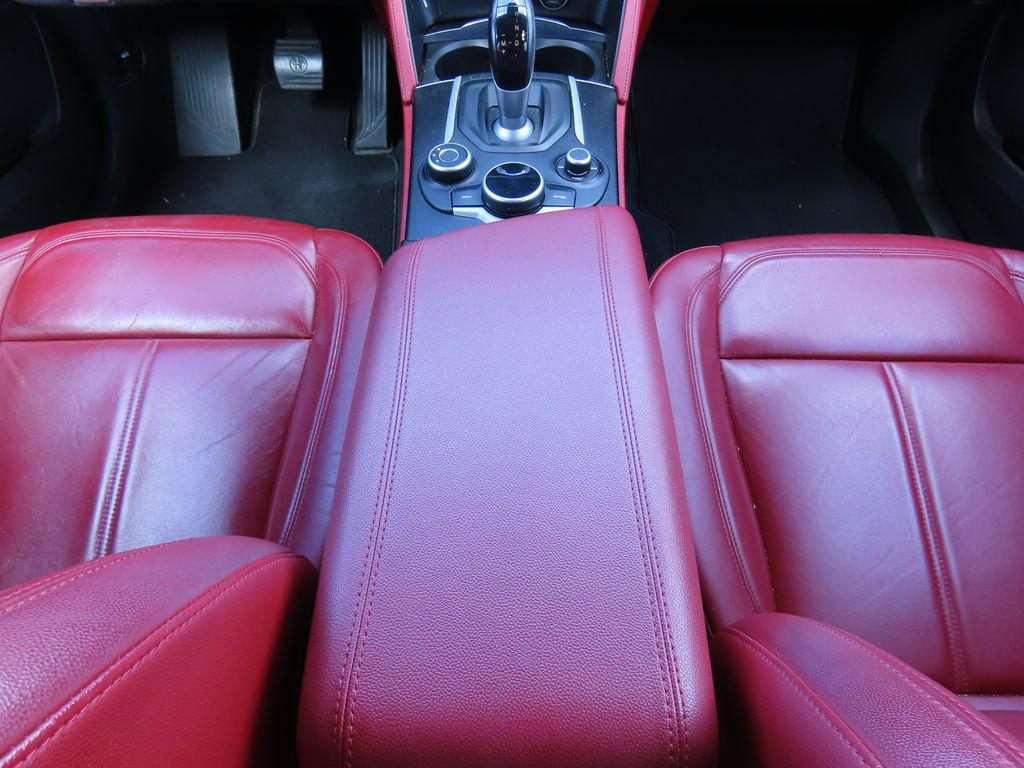 Used 2018 Alfa Romeo Stelvio AWD image 9