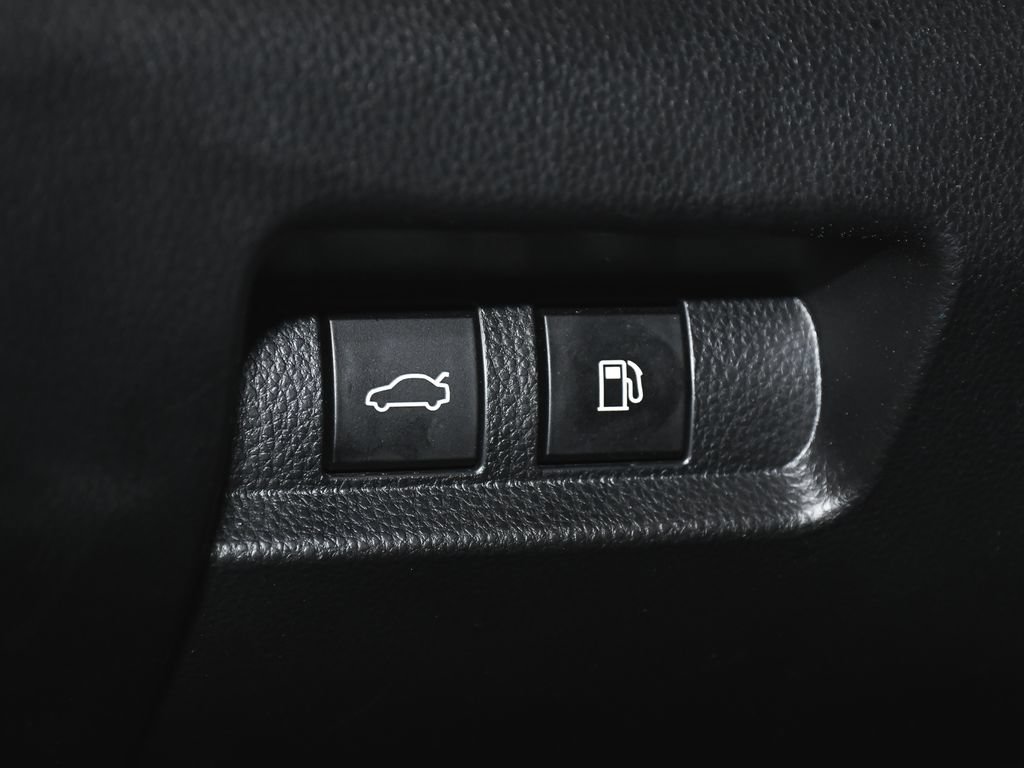 Used 2024 Toyota Crown AWD/4WD image 63