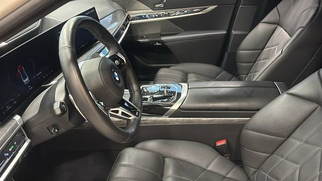Used 2025 BMW 740i xDrive AWD/4WD image 28