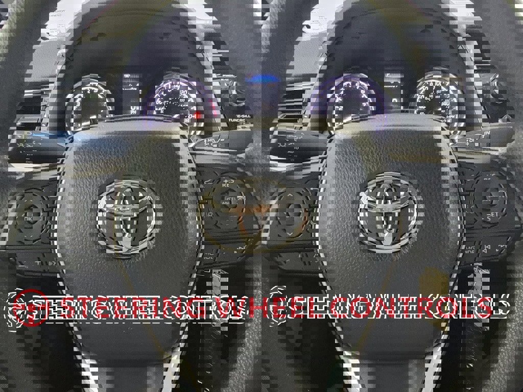 Used 2018 Toyota Camry L image 19