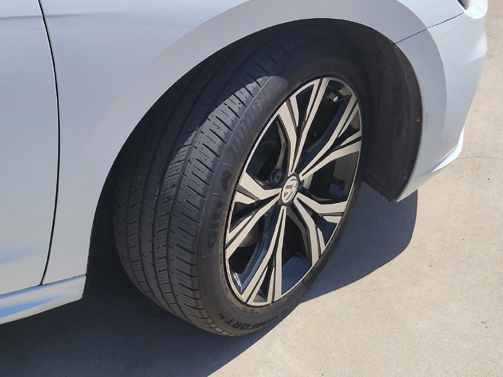 Used 2022 Volkswagen Passat 2.0T SE FWD image 6