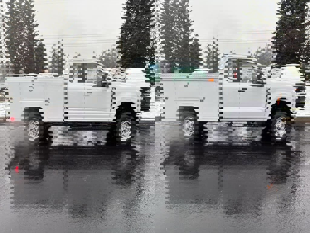 New 2026 Ford F250 XL w/ XL Chrome Package image 3