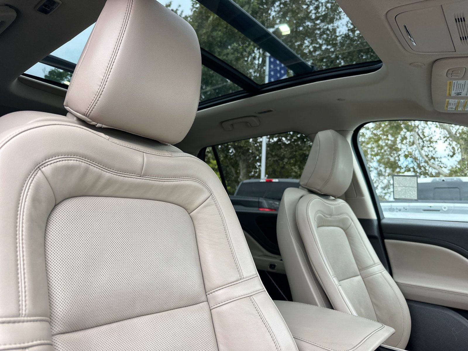 Certified 2022 Lincoln Aviator Grand Touring w/ Elements Package Plus AWD/4WD image 17