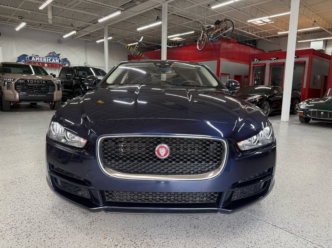 Used 2017 Jaguar XE Premium RWD image 8