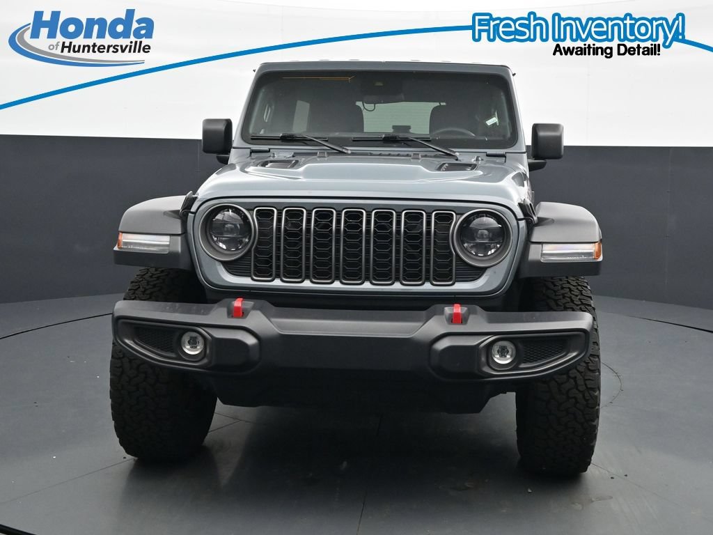 Used 2025 Jeep Wrangler Unlimited Rubicon AWD/4WD image 3