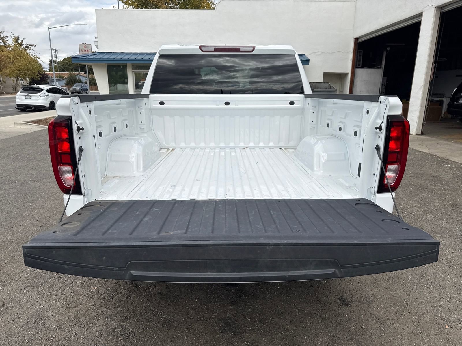 Used 2025 GMC Sierra 1500 Pro w/ Graphite Edition image 23