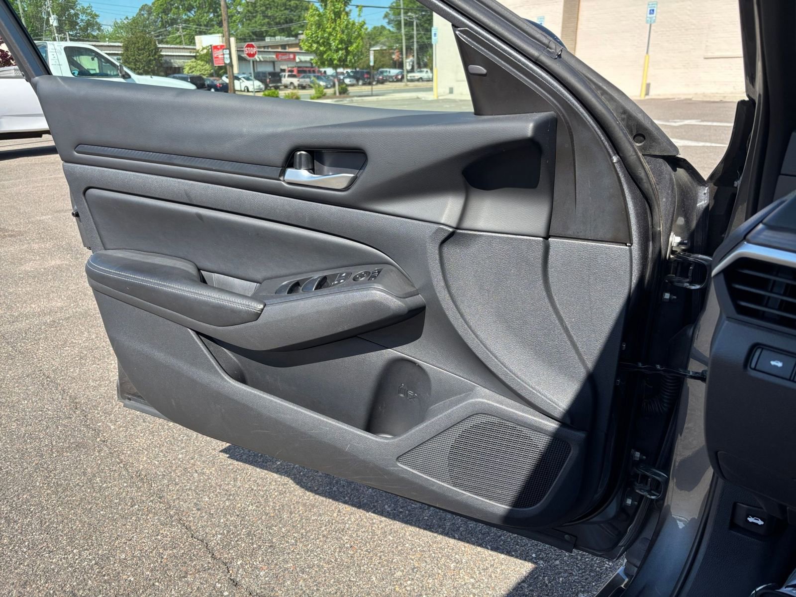 Used 2025 Nissan Altima 2.5 SV FWD image 18