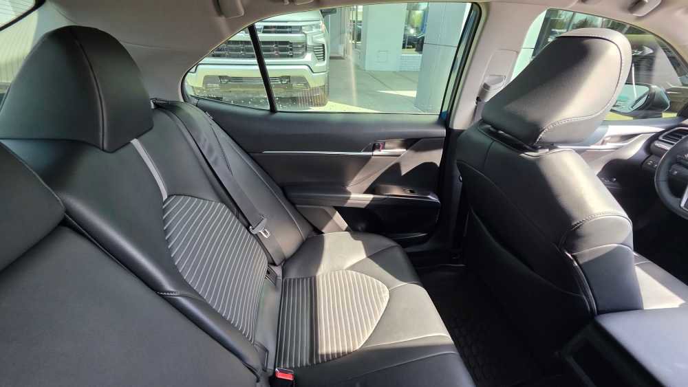 Used 2024 Toyota Camry SE w/ Convenience Package image 17