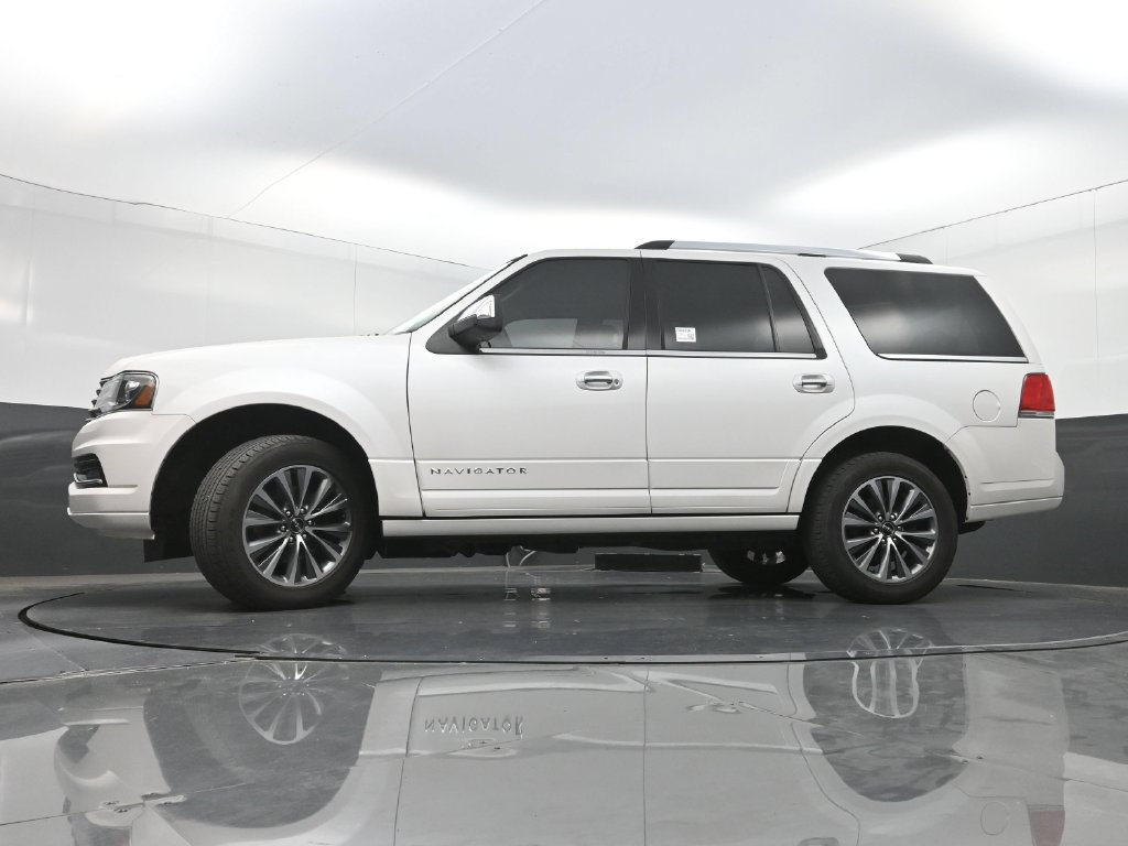 Used 2017 Lincoln Navigator Select RWD image 27