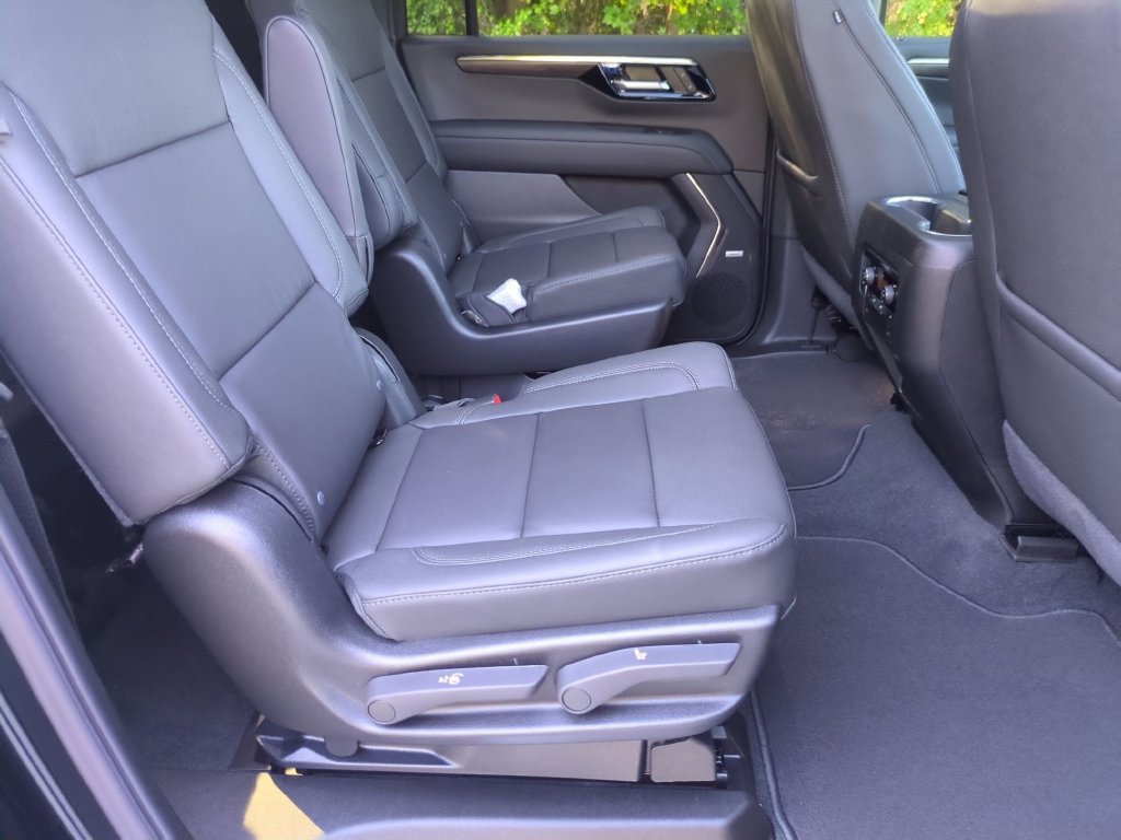 New 2027 Chevrolet Suburban Z71 w/ Comfort Package AWD/4WD image 37