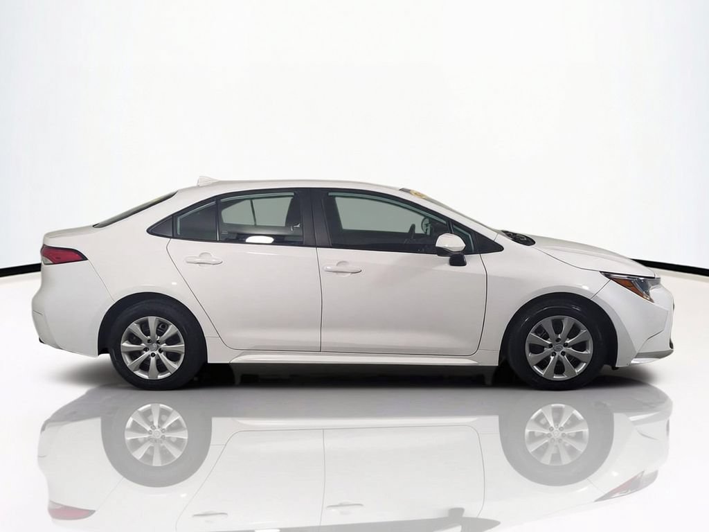 Used 2025 Toyota Corolla LE FWD image 5