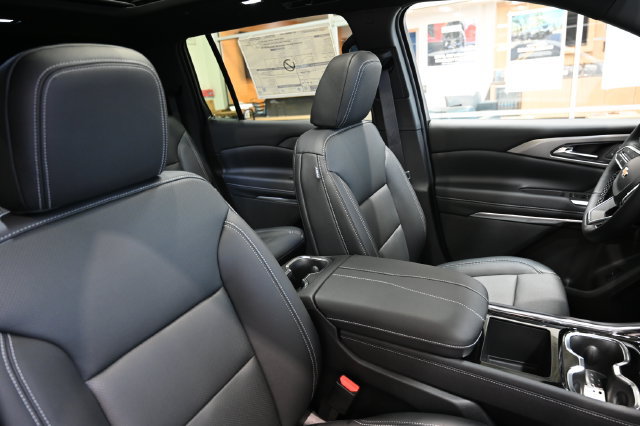 New 2027 Chevrolet Traverse LT w/ LPO, Floor Liner Package FWD image 8
