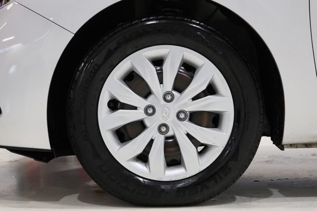 Used 2022 Hyundai Accent SE FWD image 9