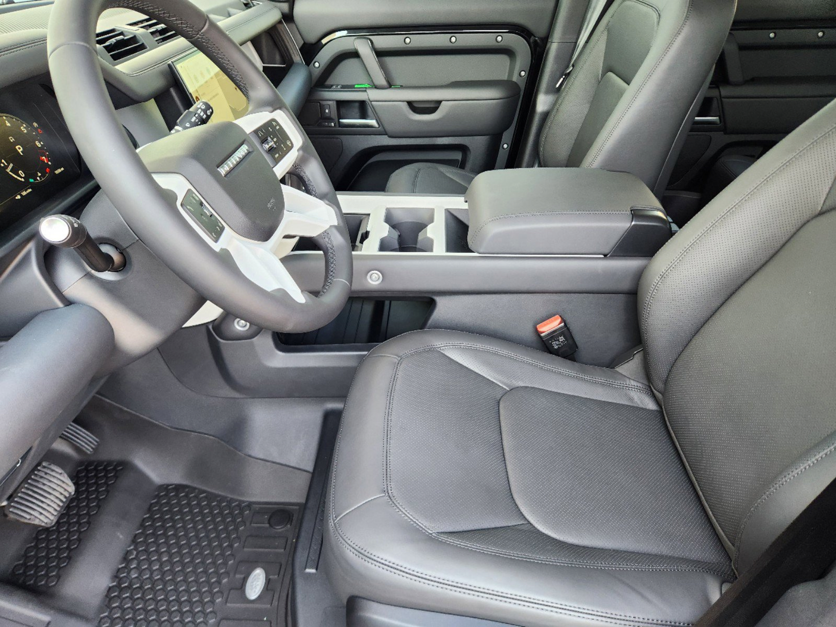 New 2025 Land Rover Defender 110 X-Dynamic SE AWD/4WD image 8