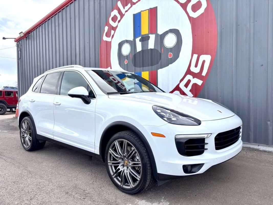 Used 2017 Porsche Cayenne S w/ Premium Plus Package AWD/4WD image 2