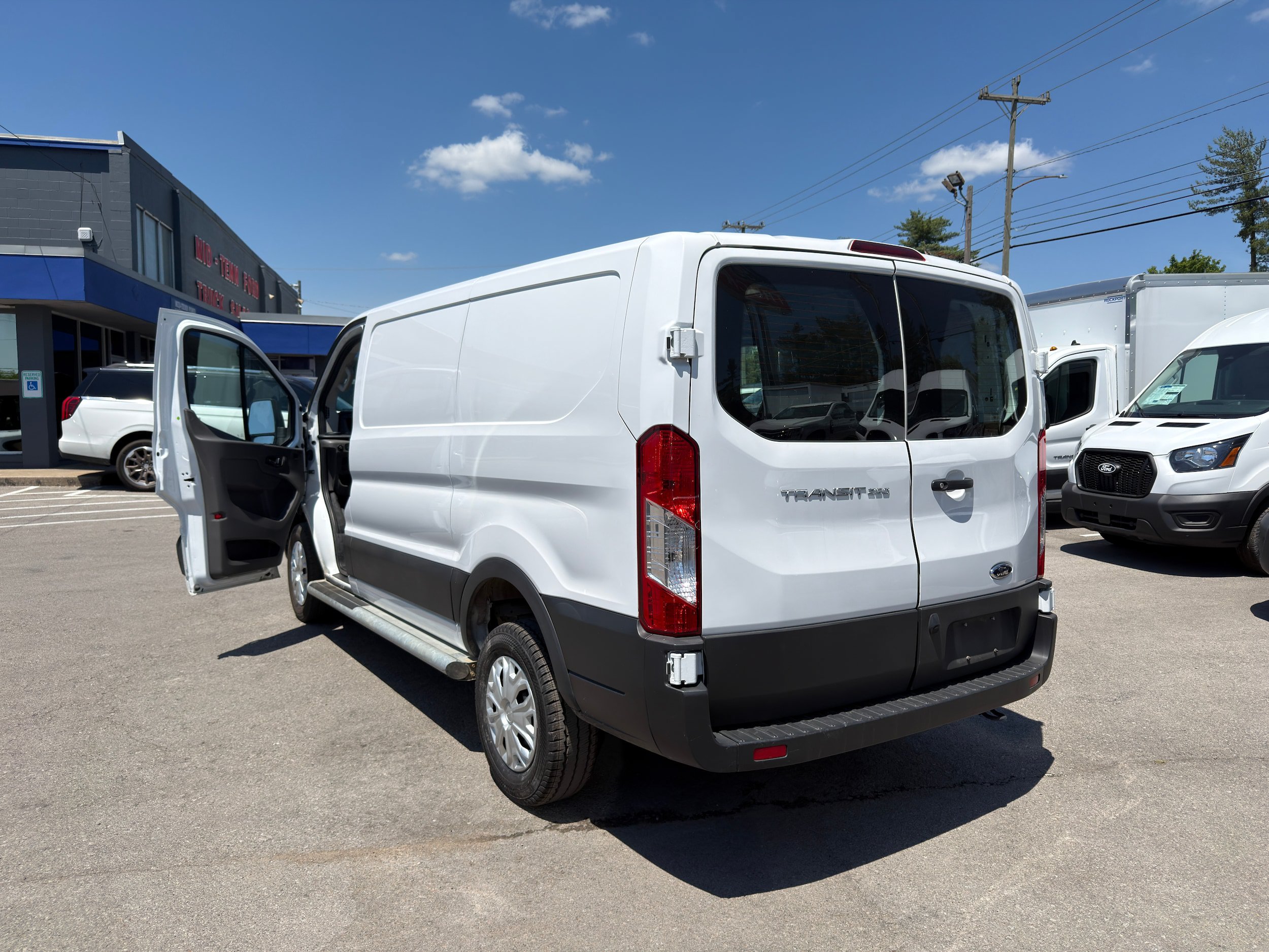 Used 2025 Ford Transit 250 Low Roof w/ Exterior Upgrade Package RWD image 8