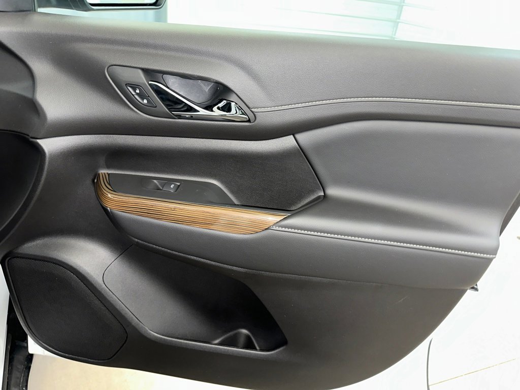 Certified 2023 GMC Acadia SLE w/ Driver Convenience Package image 32