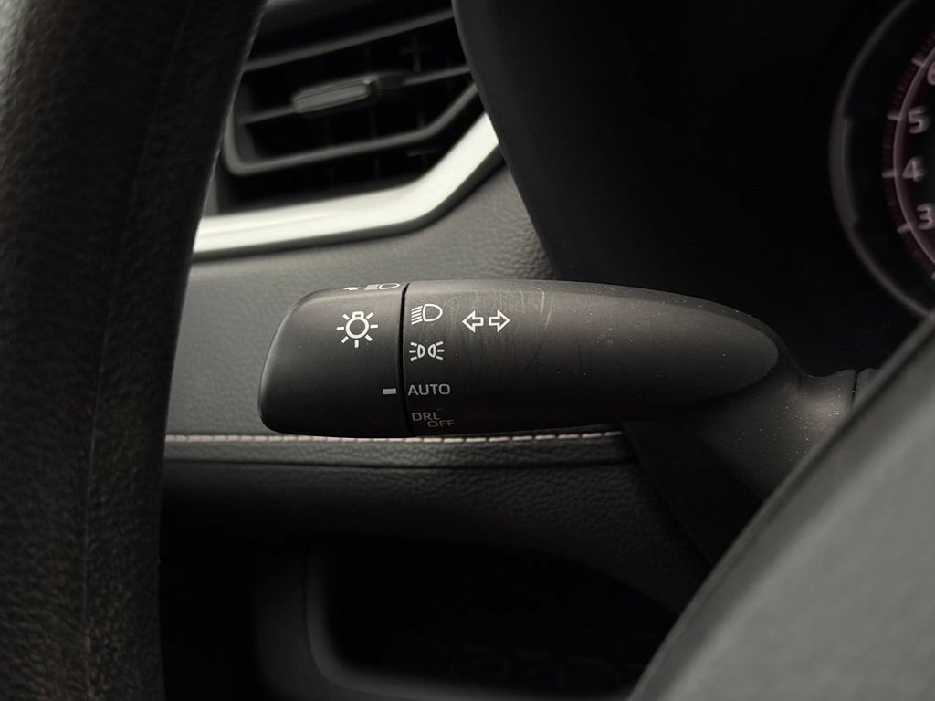 Used 2025 Toyota RAV4 XLE FWD image 28