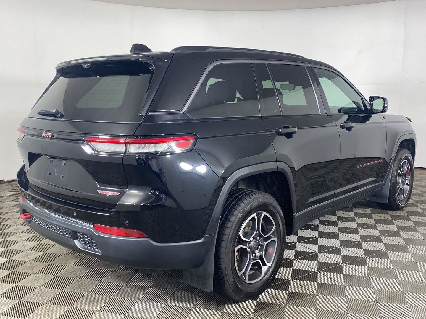 Used 2022 Jeep Grand Cherokee Trailhawk w/ ADV Protech Group II AWD/4WD image 26