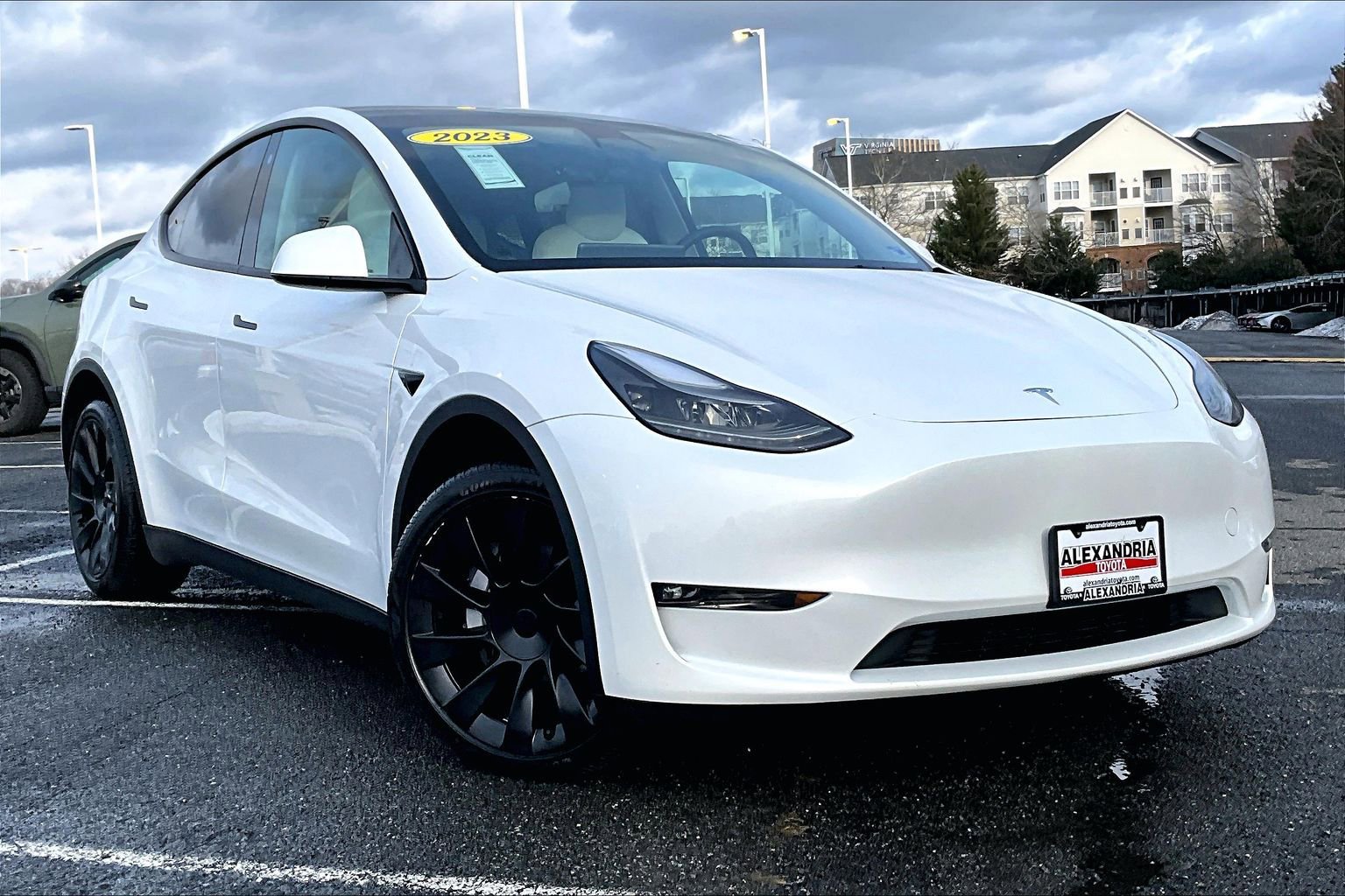 Used 2023 Tesla Model Y Long Range image 2