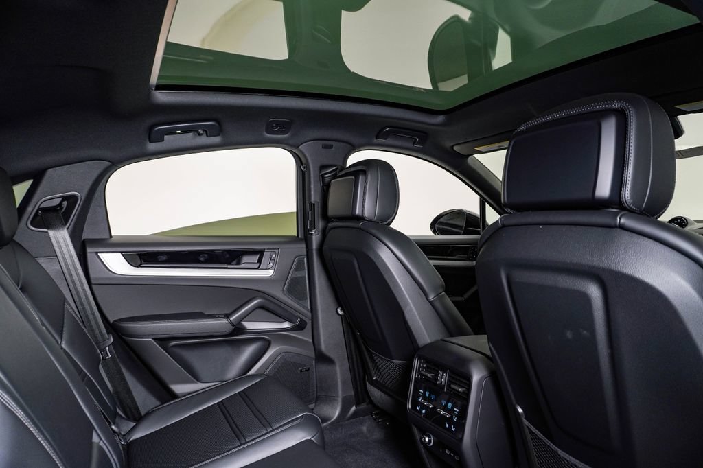 New 2026 Porsche Cayenne Coupe AWD/4WD image 16