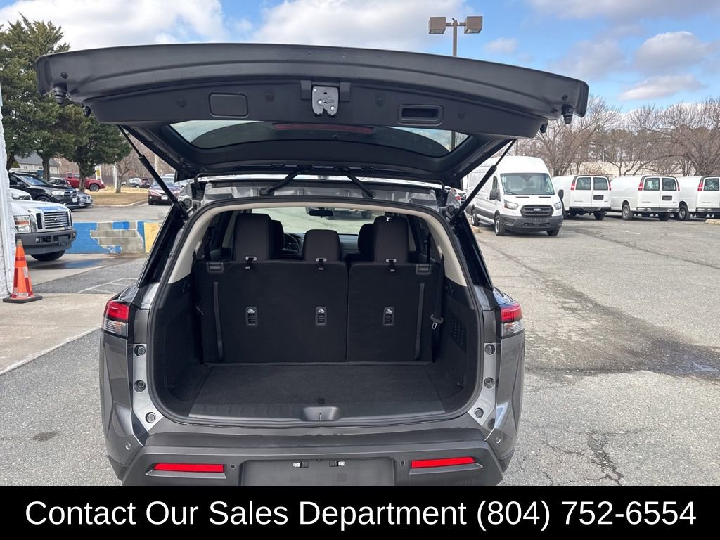 Used 2025 Nissan Pathfinder S image 12