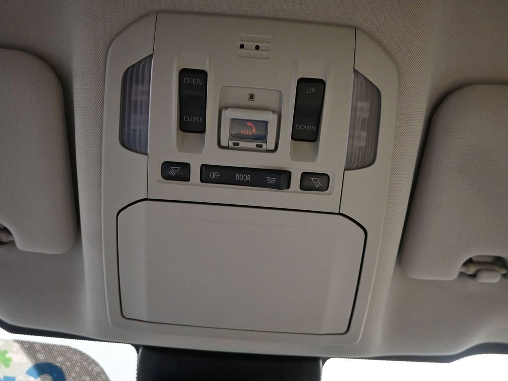 Used 2021 Toyota Highlander XLE image 21