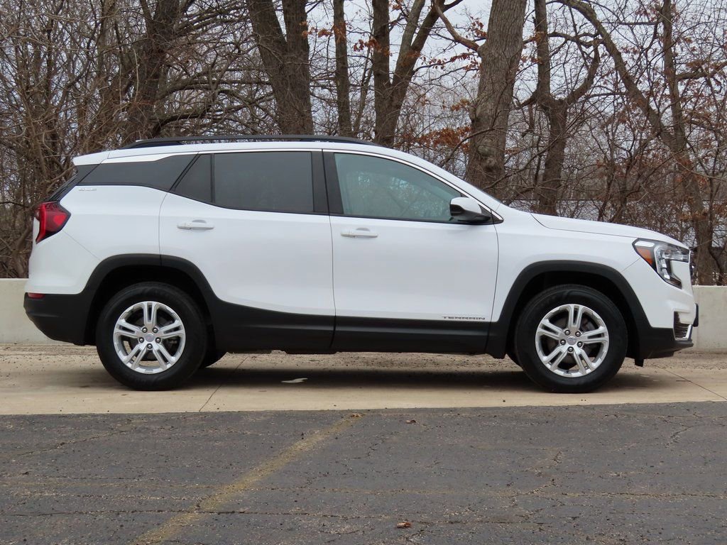 Certified 2023 GMC Terrain SLE w/ Driver Convenience Package image 2
