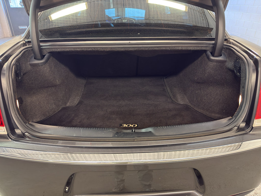 Used 2017 Chrysler 300 C AWD/4WD image 32