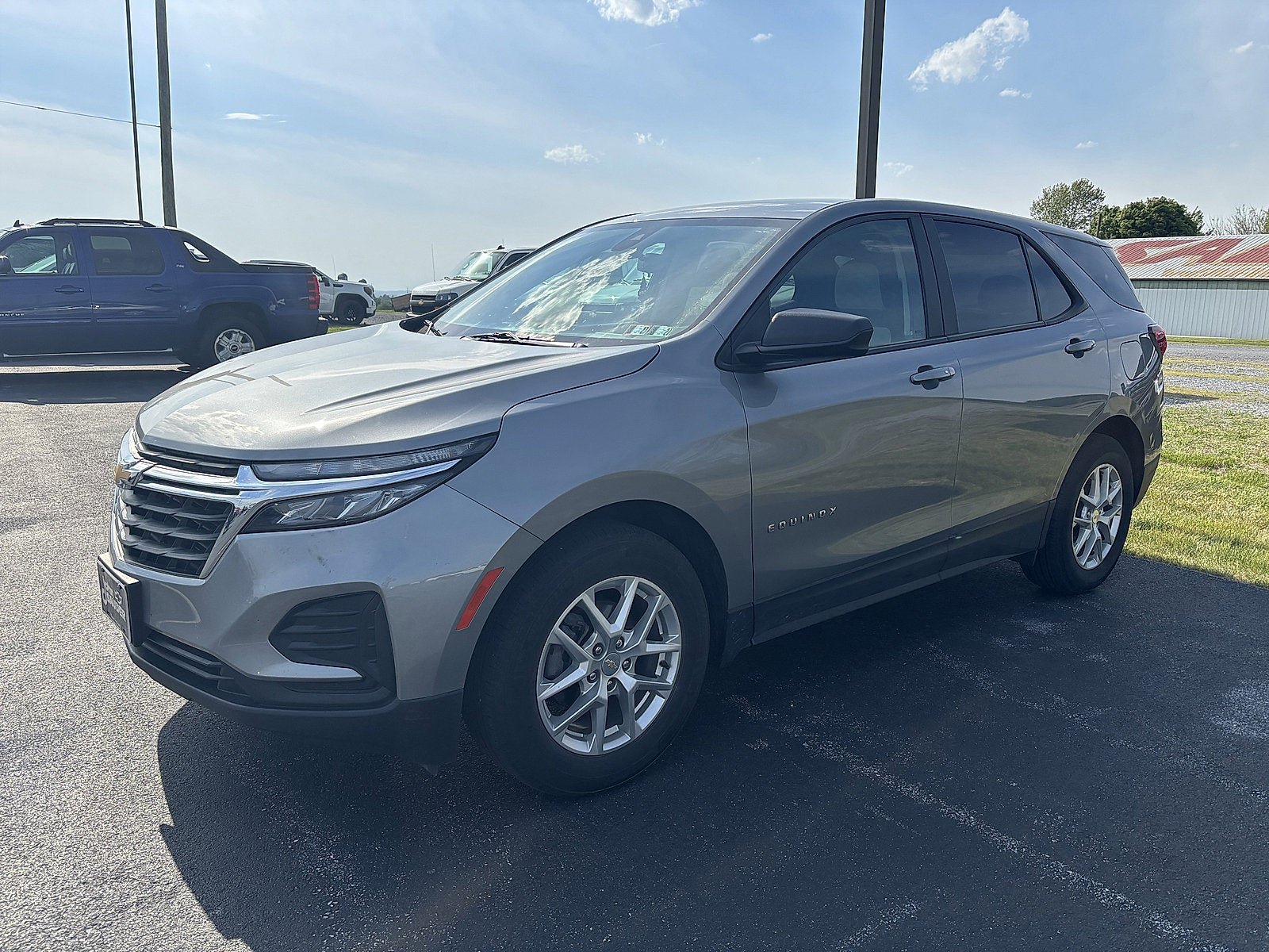 Used 2023 Chevrolet Equinox LS w/ LS Convenience Package FWD image 2