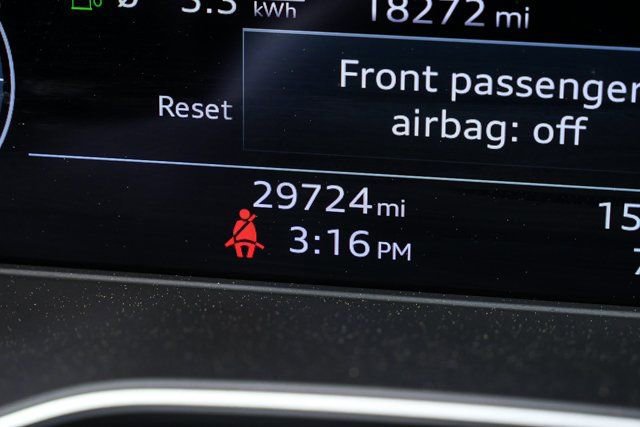 Used 2023 Audi Q5 e Premium Plus w/ Premium Plus Package image 12