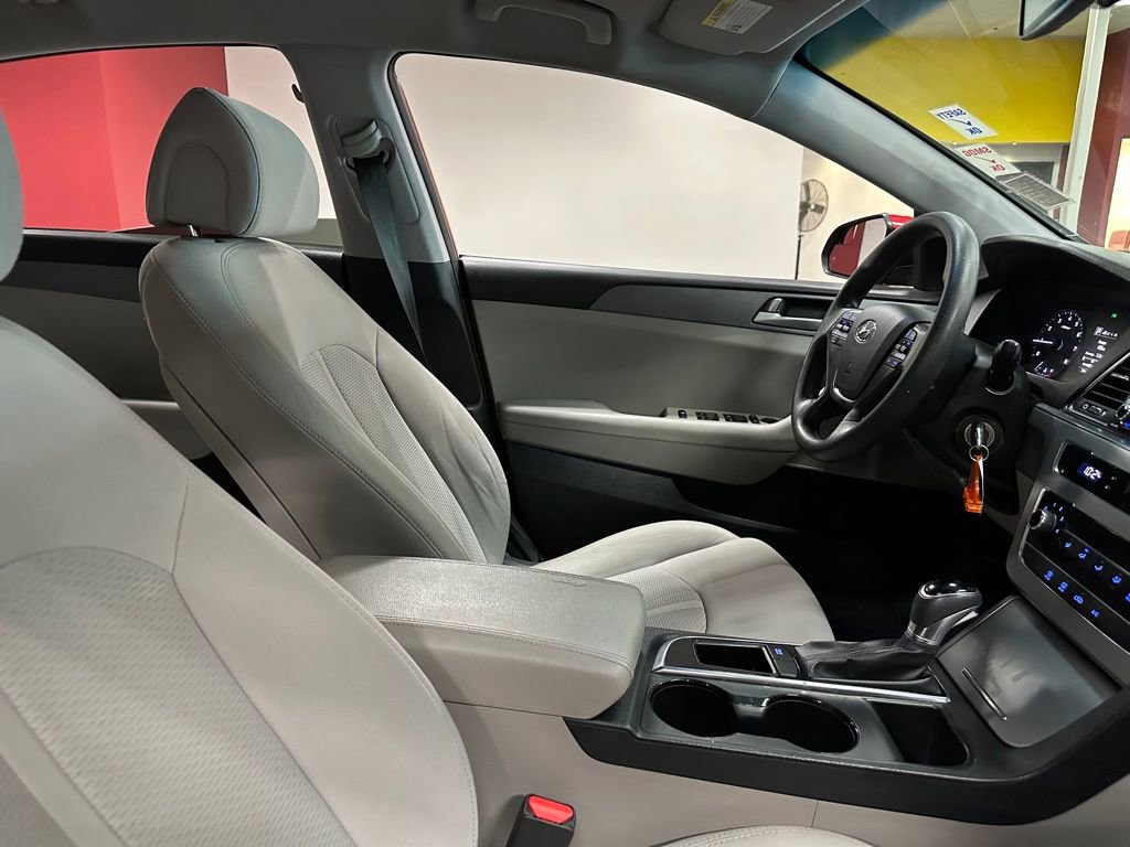 Used 2017 Hyundai Sonata SE image 30