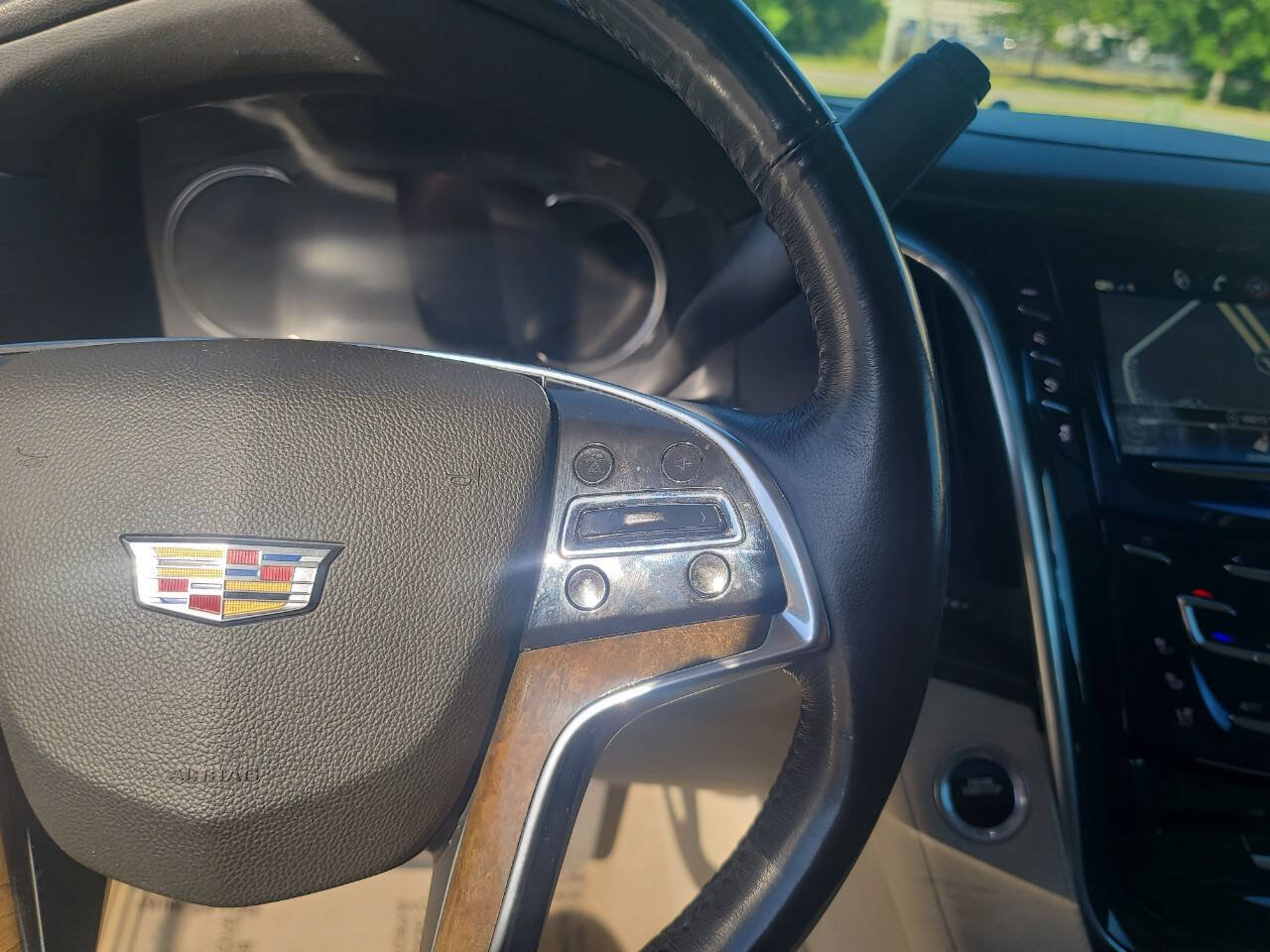 Used 2019 Cadillac Escalade Luxury AWD/4WD image 20