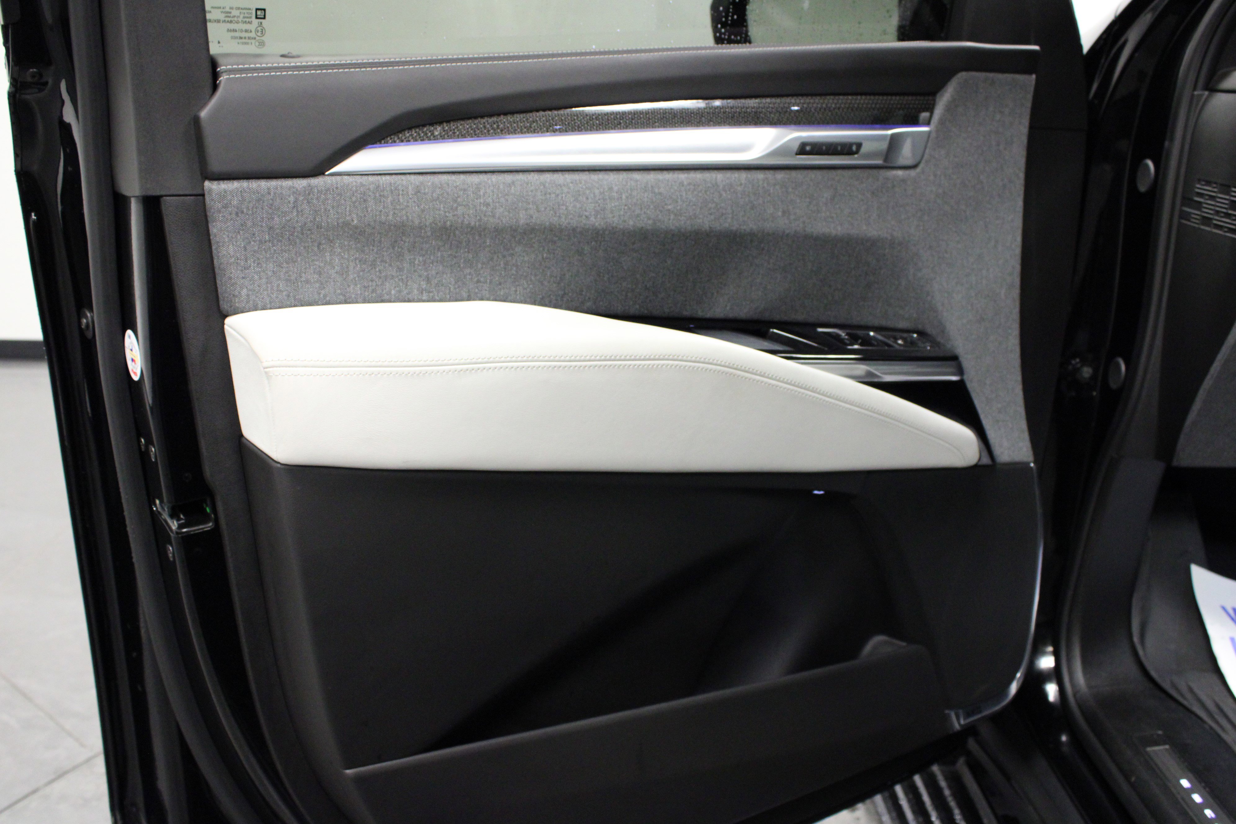 Used 2025 Cadillac Escalade V image 11