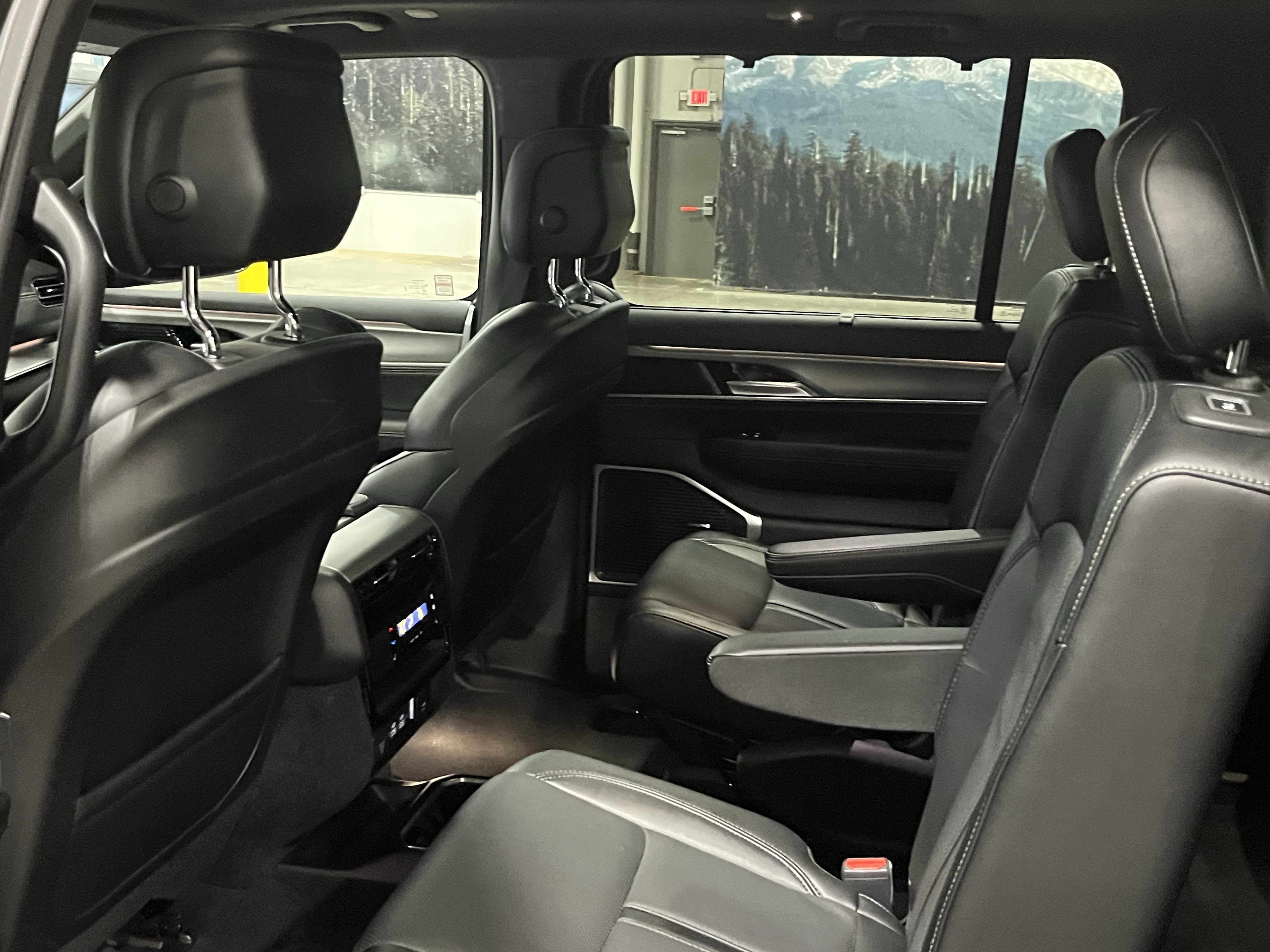 Used 2024 Jeep Wagoneer Series II w/ Convenience Group I image 14