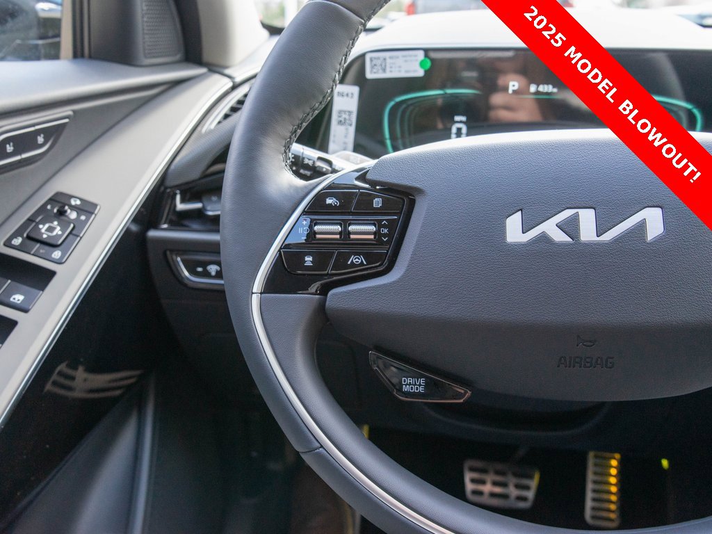 New 2025 Kia Niro SX Touring image 19