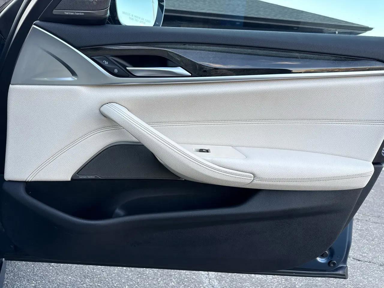 Used 2023 BMW 530e xDrive w/ Premium Package image 42
