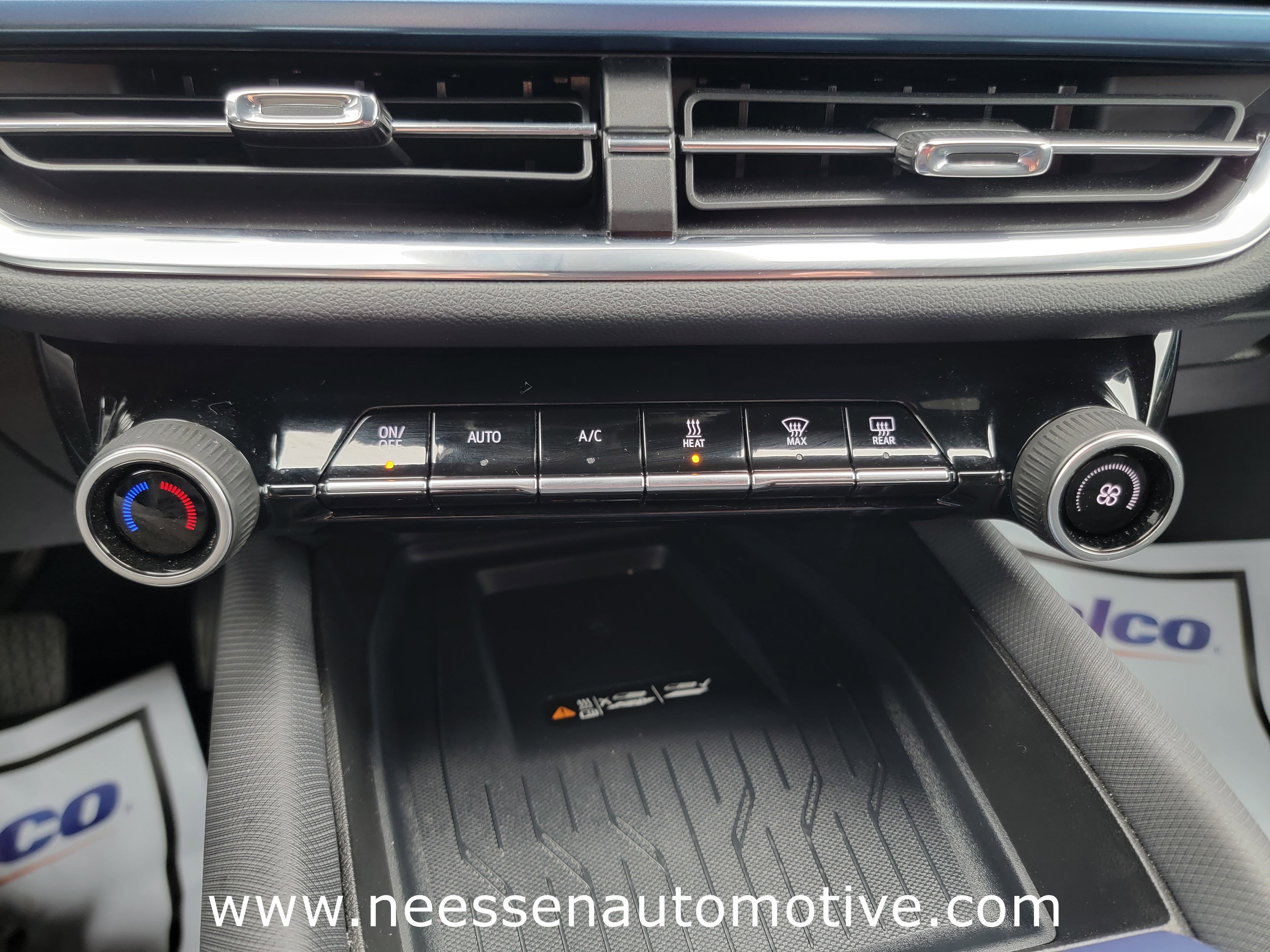 Used 2025 Chevrolet Equinox EV LT w/ Convenience Package image 24